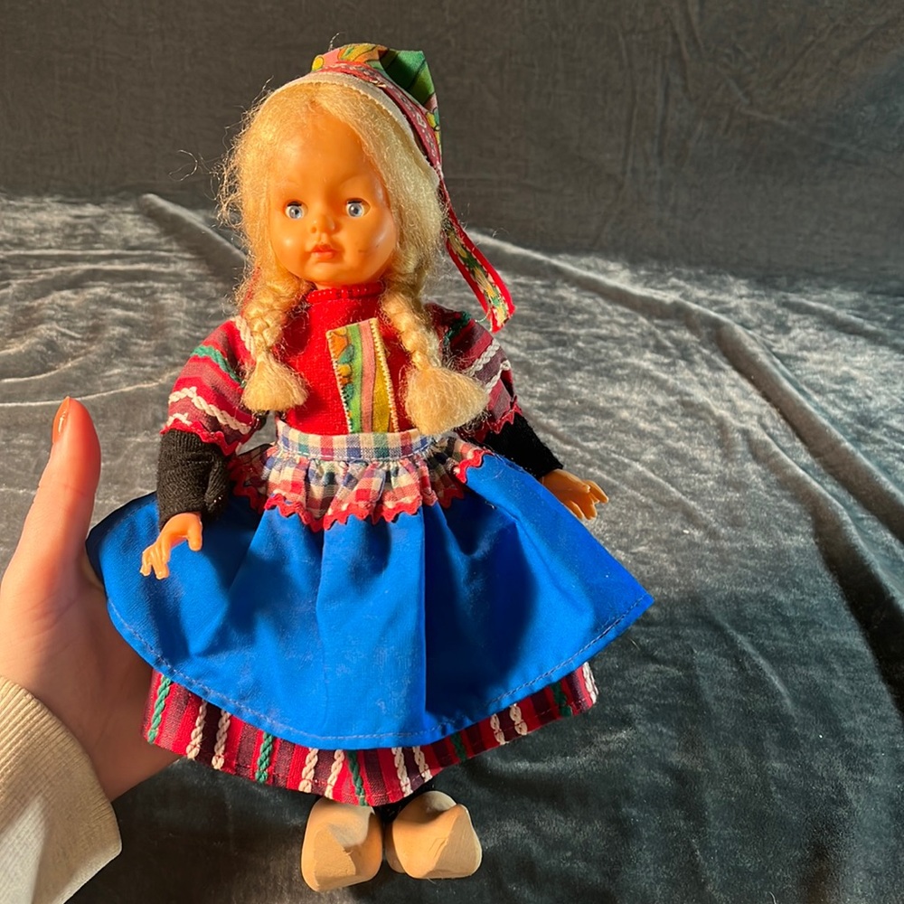 VTG Dutch Doll